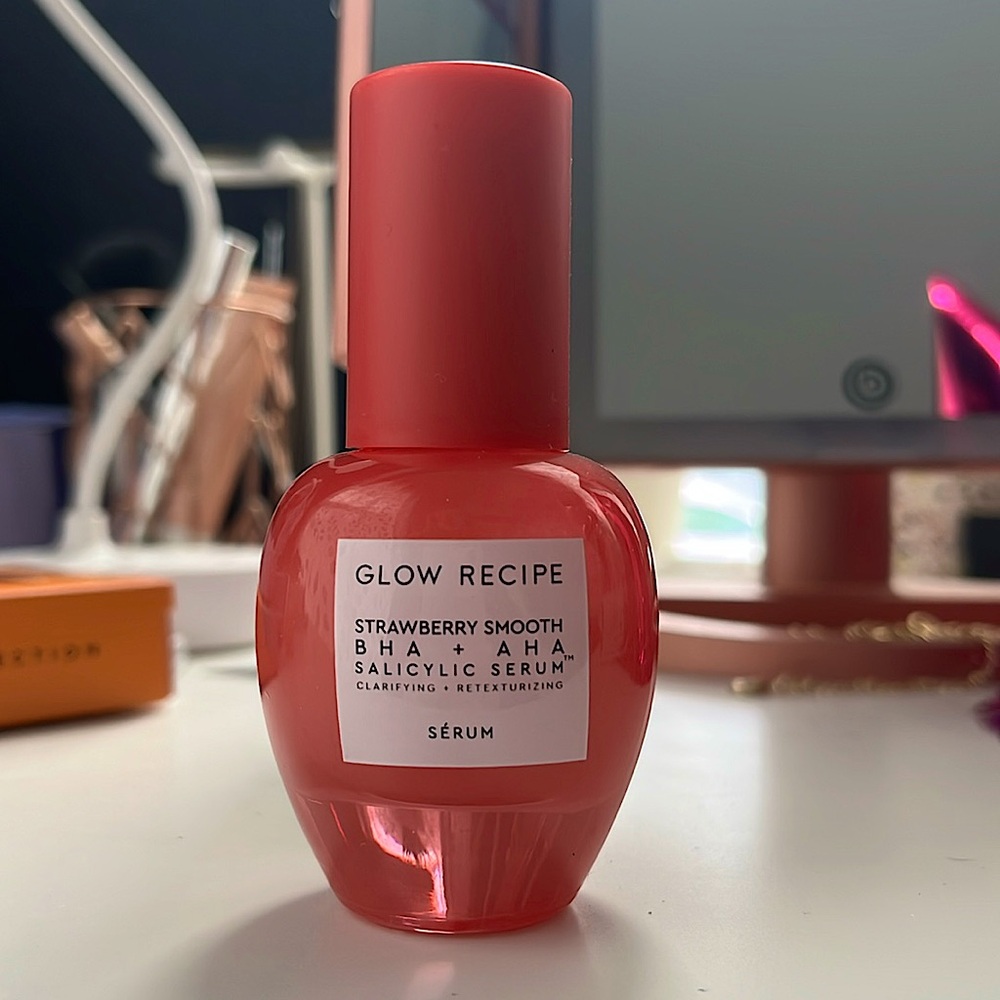 GLOW RECIPE Strawberry Smooth Serum